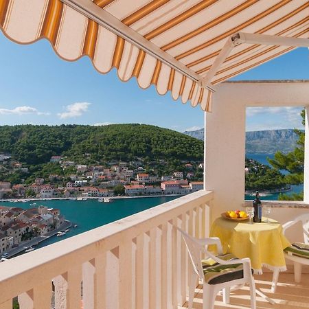 Apartments Mira - Beautiful Sea View Pucisca Bagian luar foto